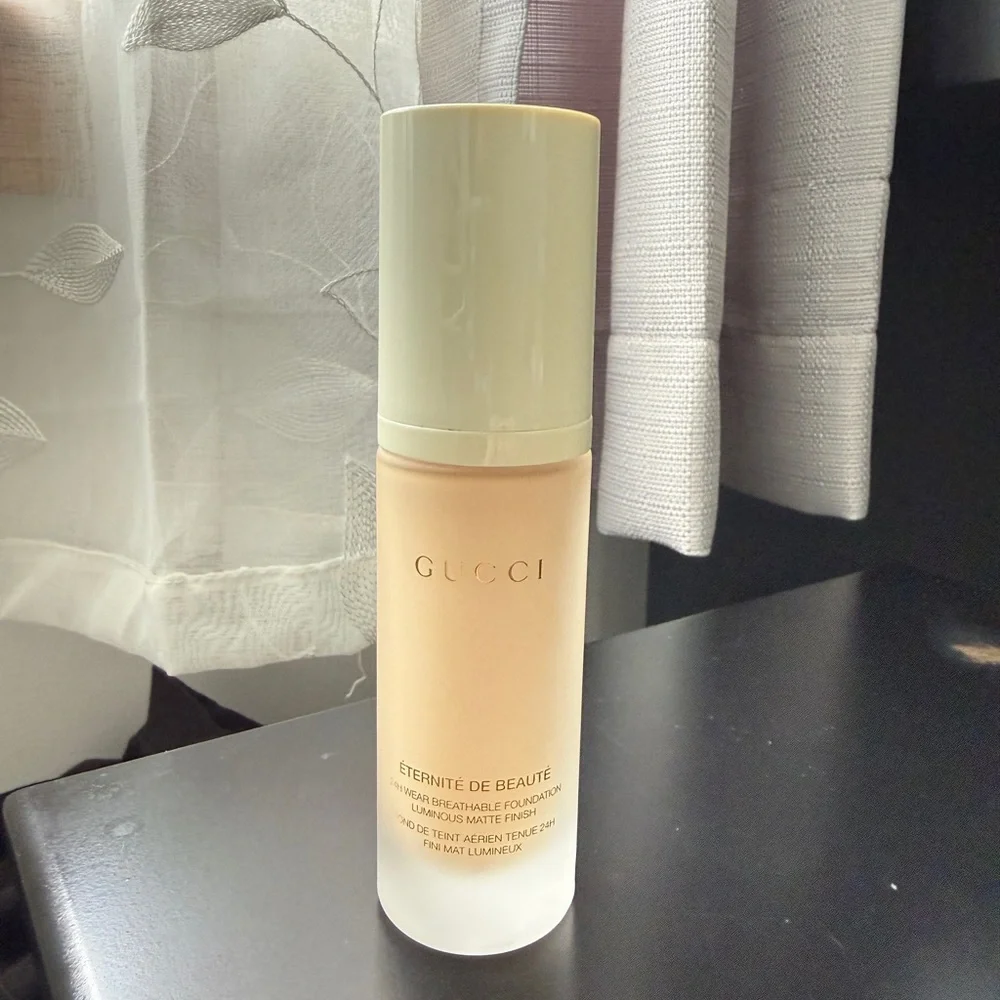 GUCCI 24 Hour Full Coverage Luminous Matte Finish Foundation Shade 132W